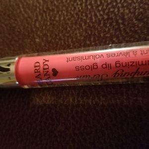 Volumizing lip gloss